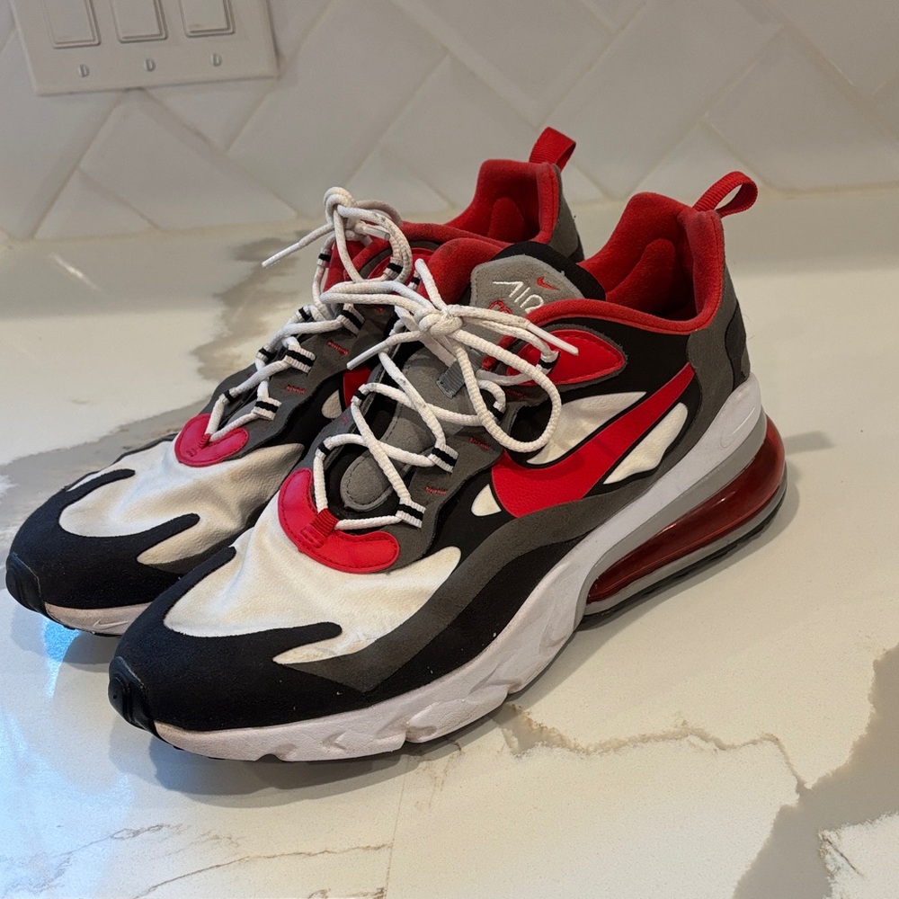Nike Air Max 270 React Red Black White Running Shoes Mens size 11
